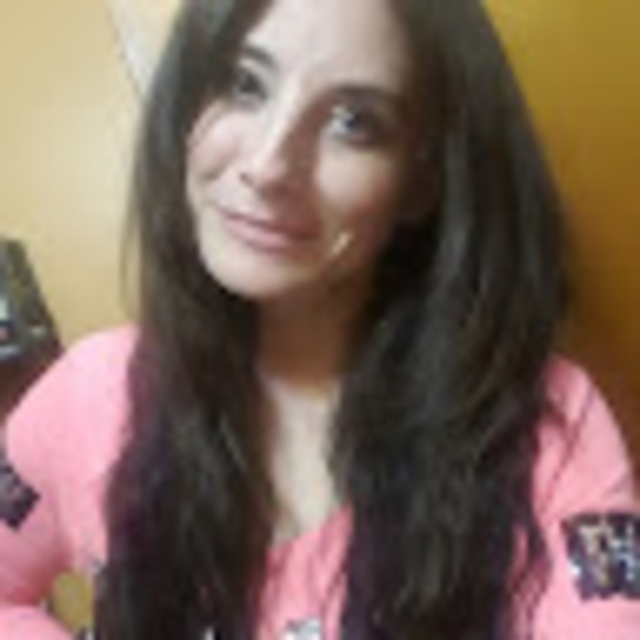 Meet your Posher, Aziza - Picture 1 of 1
